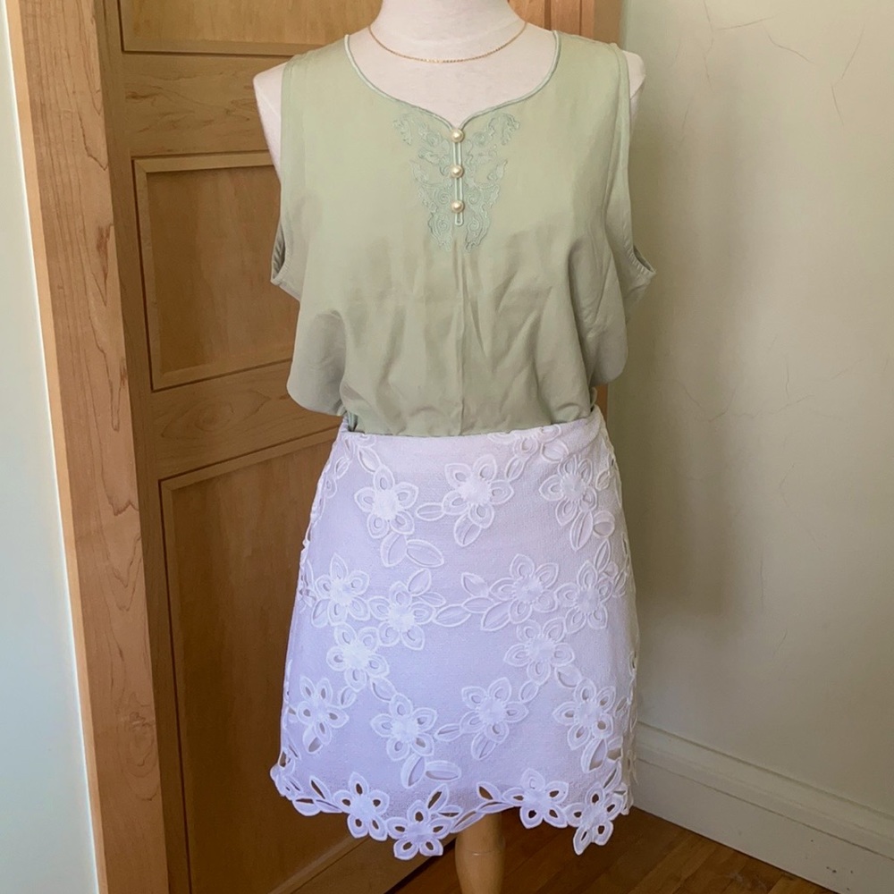 🔥 2 for $30 ABERCROMBIE & FITCH White Flower Mini Skirt, Size 2